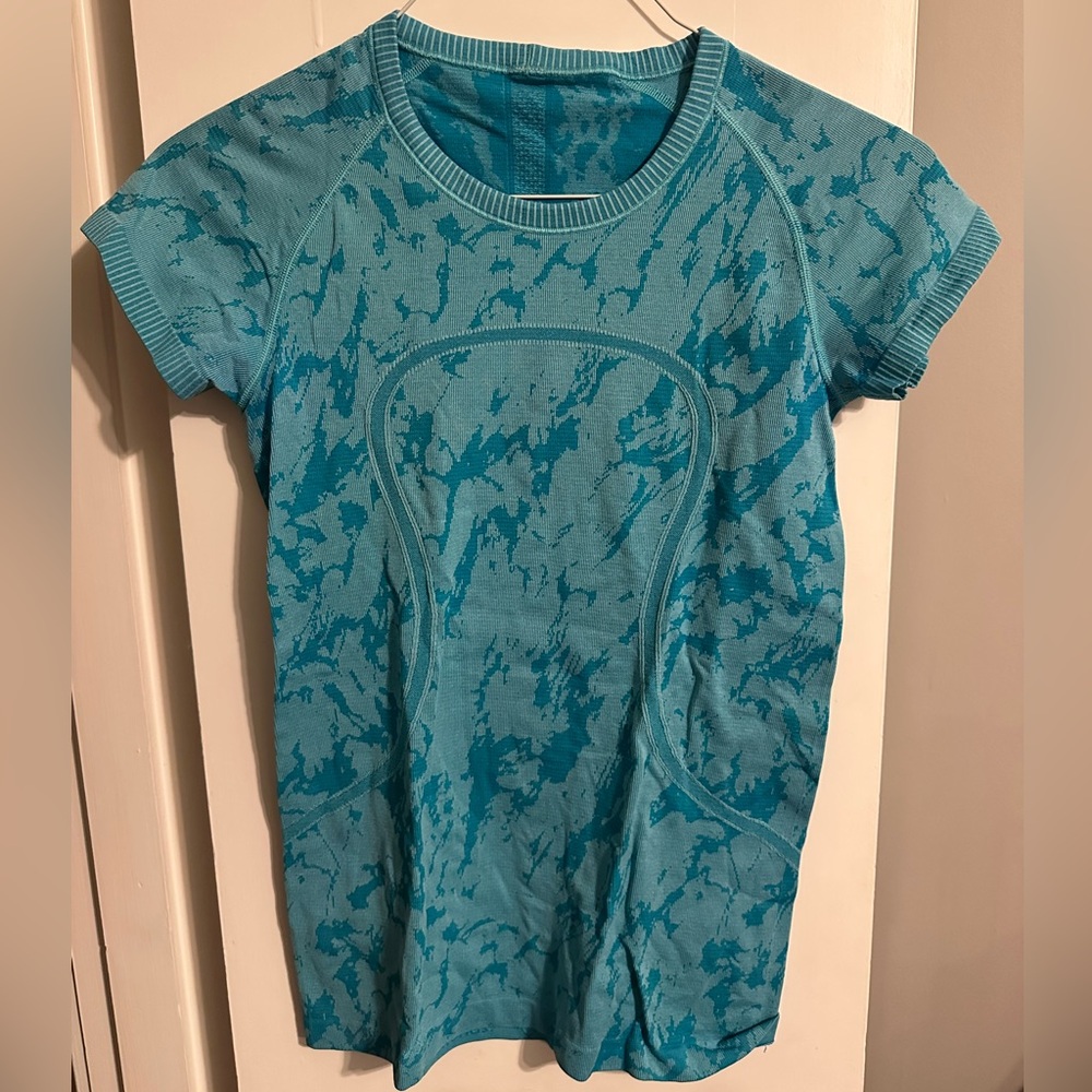 Lululemon Blue Patterned Short Sleeve Top